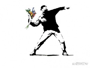 Banksy Graffito, Vermummter wirft Blumenstrauß